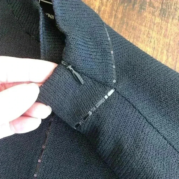 St. John Sport | Sleeveless Sweater w/Mock Turtleneck, Shimmery Stripe - Picture 4 of 6